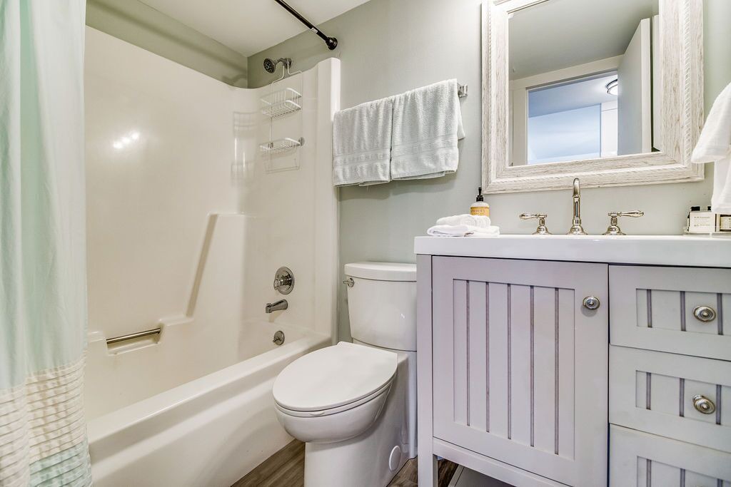 Photo of Bathroom in Orange Beach East