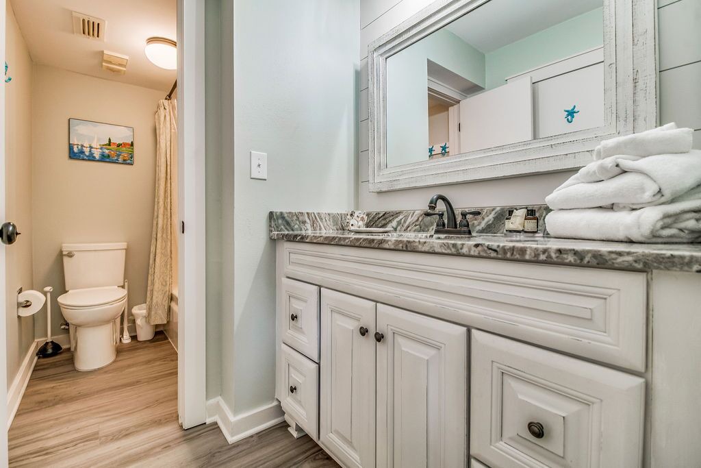 Photo of Bathroom in Orange Beach East