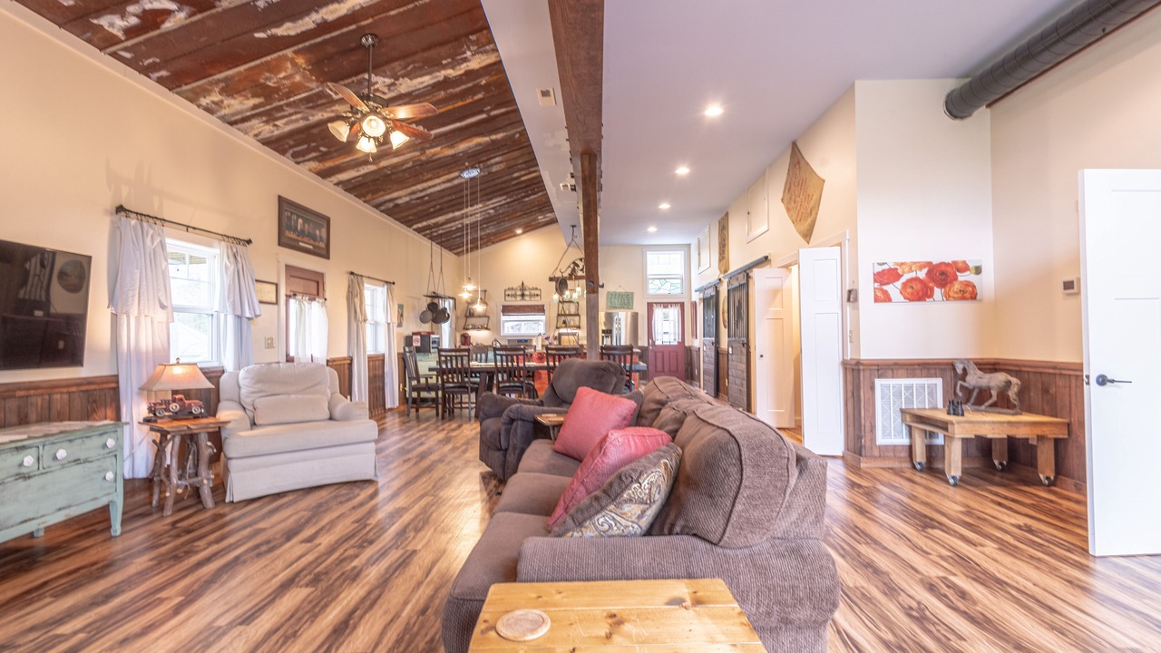 Photo of Livingroom in Mars Hill