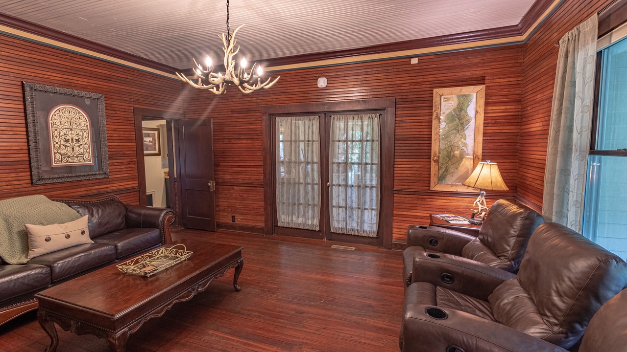 Photo of Livingroom in Mars Hill