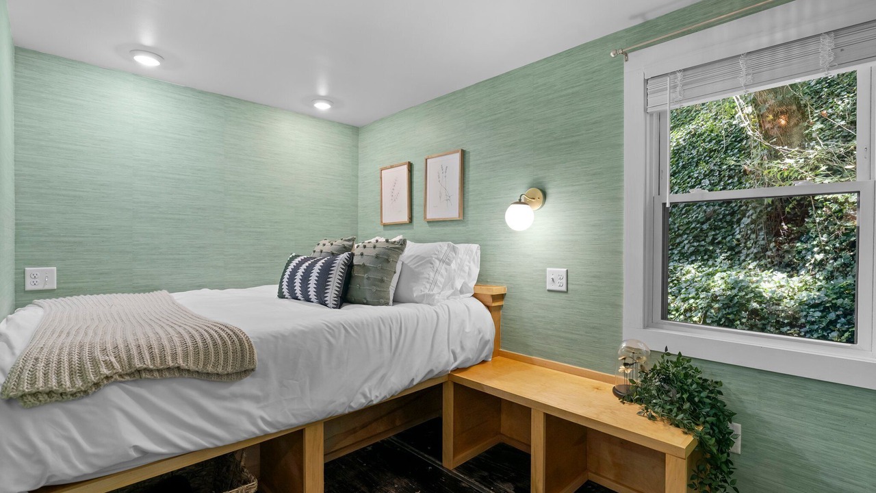Photo of Bedroom in Woodfin