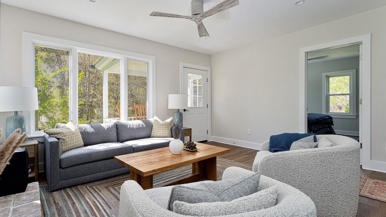 Photo of Livingroom in Mars Hill