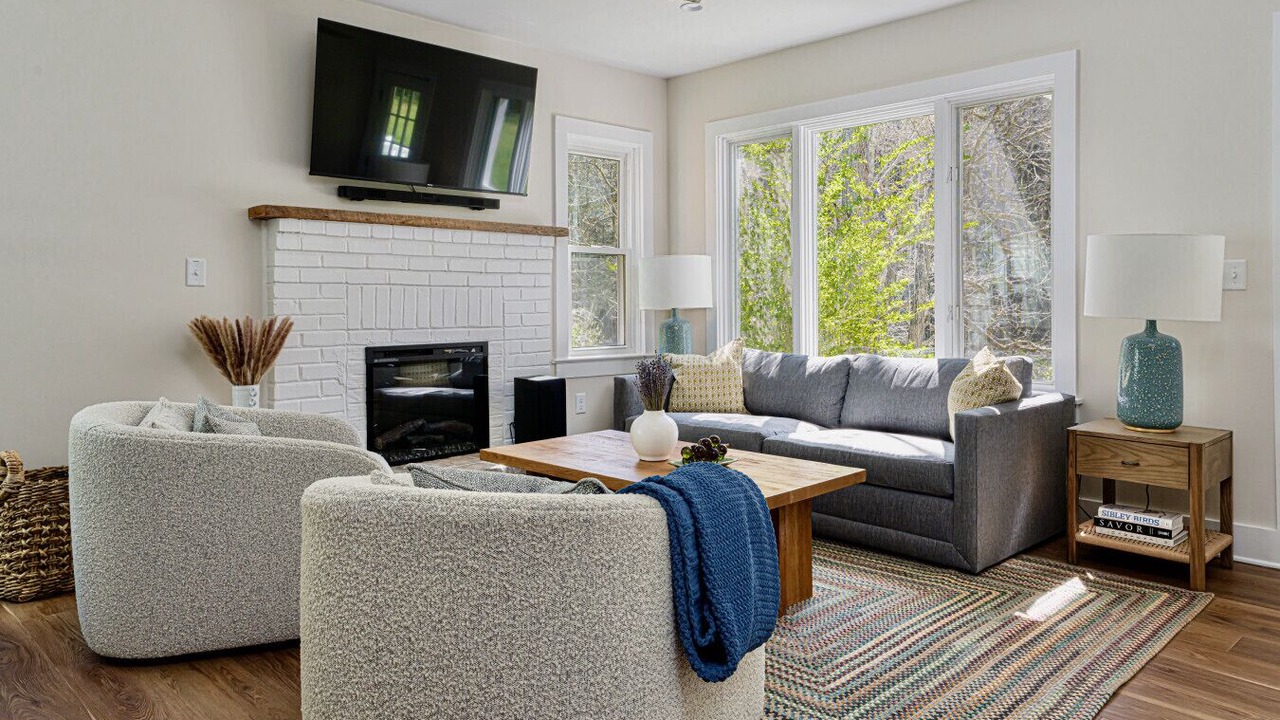 Photo of Livingroom in Mars Hill