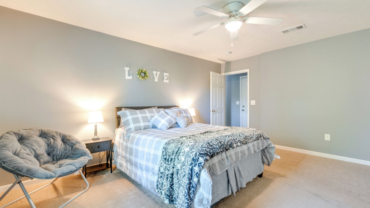 Photo of Bedroom in White Pine