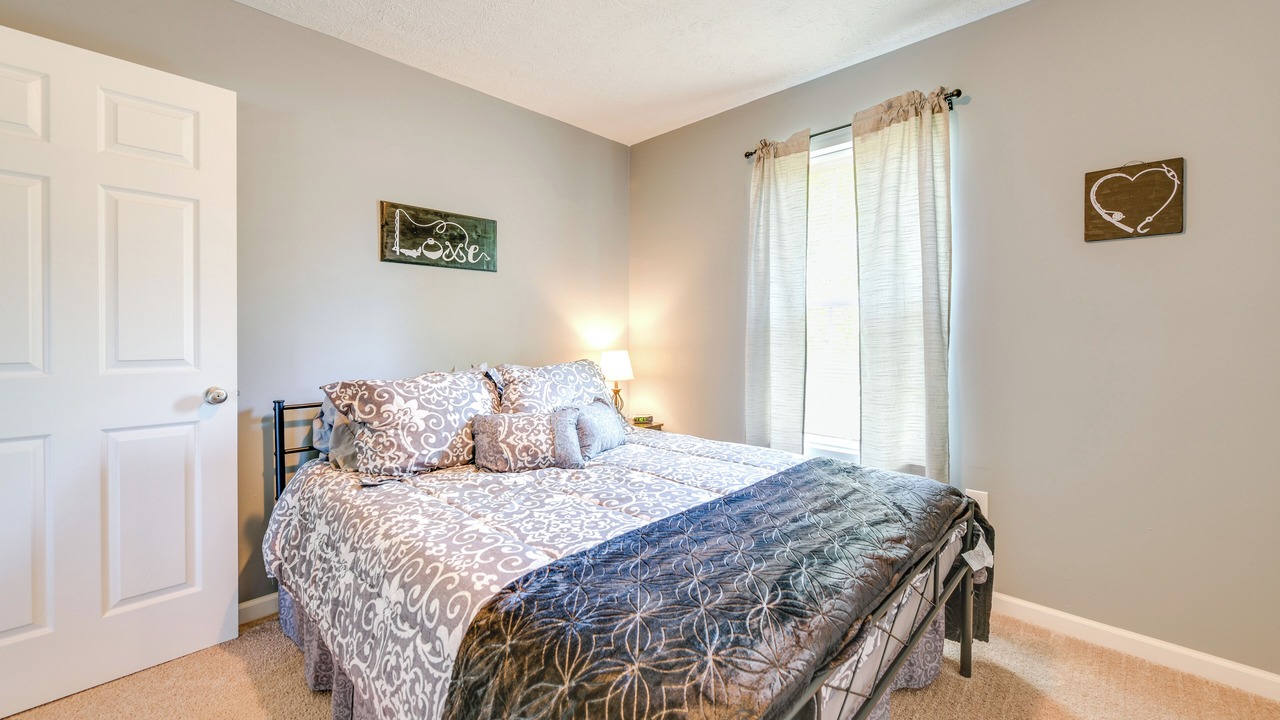 Photo of Bedroom in White Pine