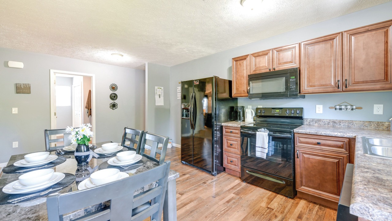 Photo of Kitchen in White Pine