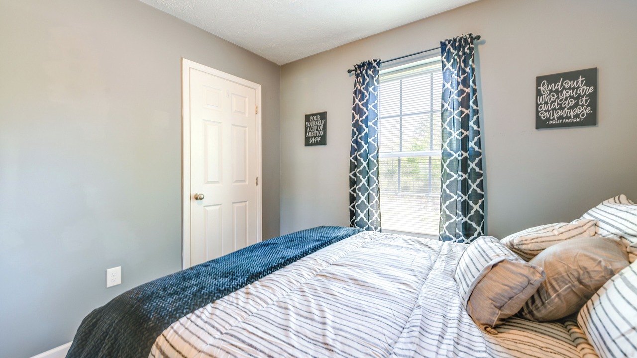 Photo of Bedroom in White Pine