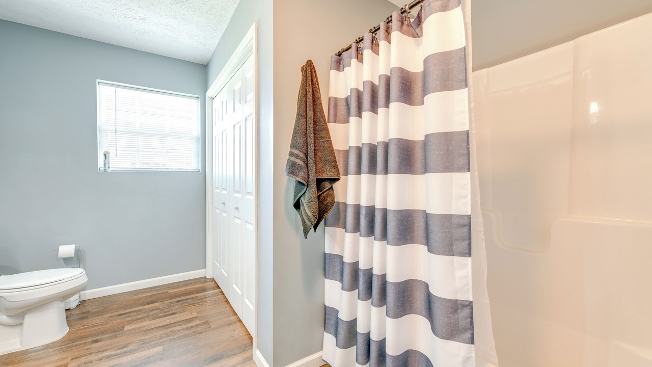 Photo of Bathroom in White Pine