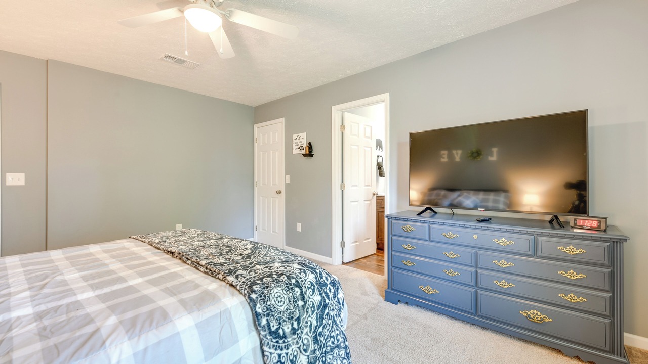 Photo of Bedroom in White Pine