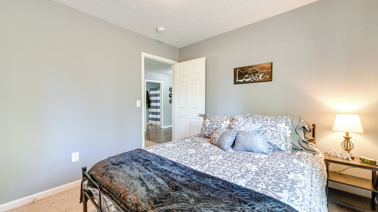 Photo of Bedroom in White Pine