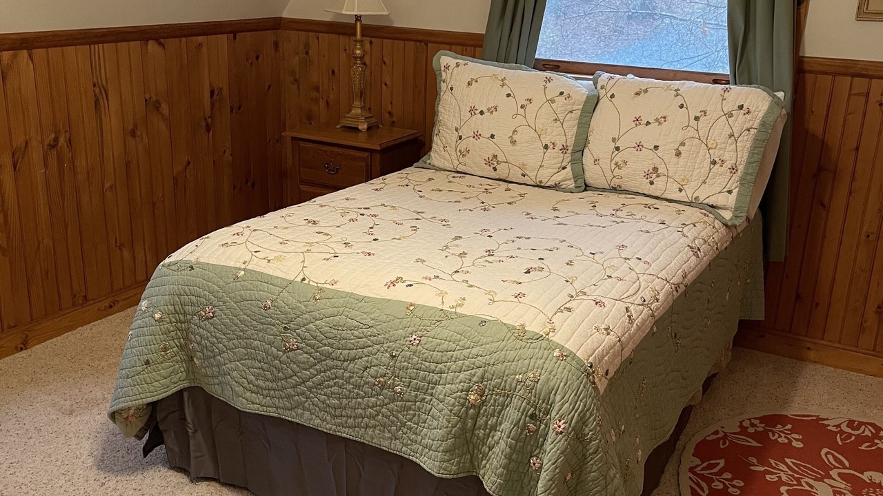 Photo of Bedroom in Tuckasegee