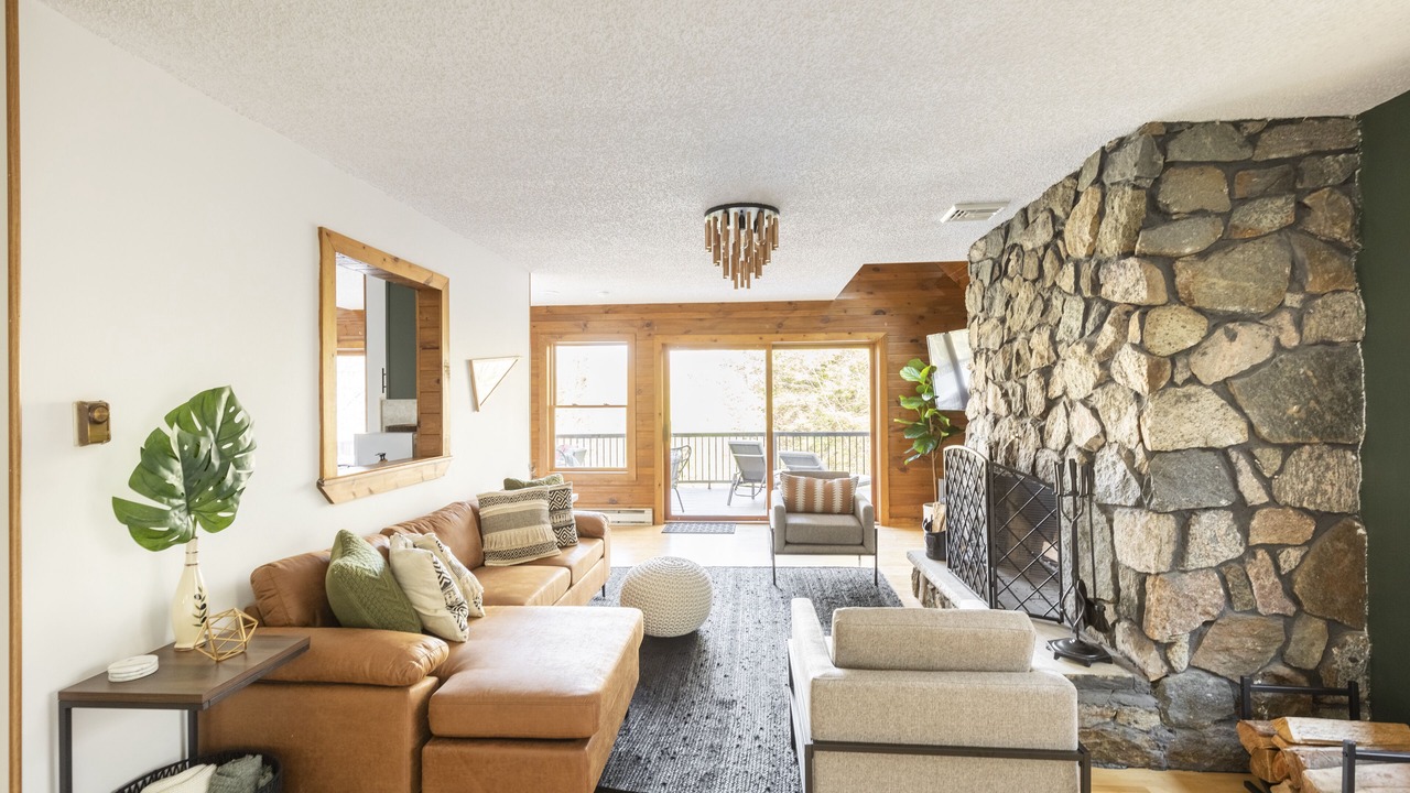 Photo of Livingroom in Bolton Landing