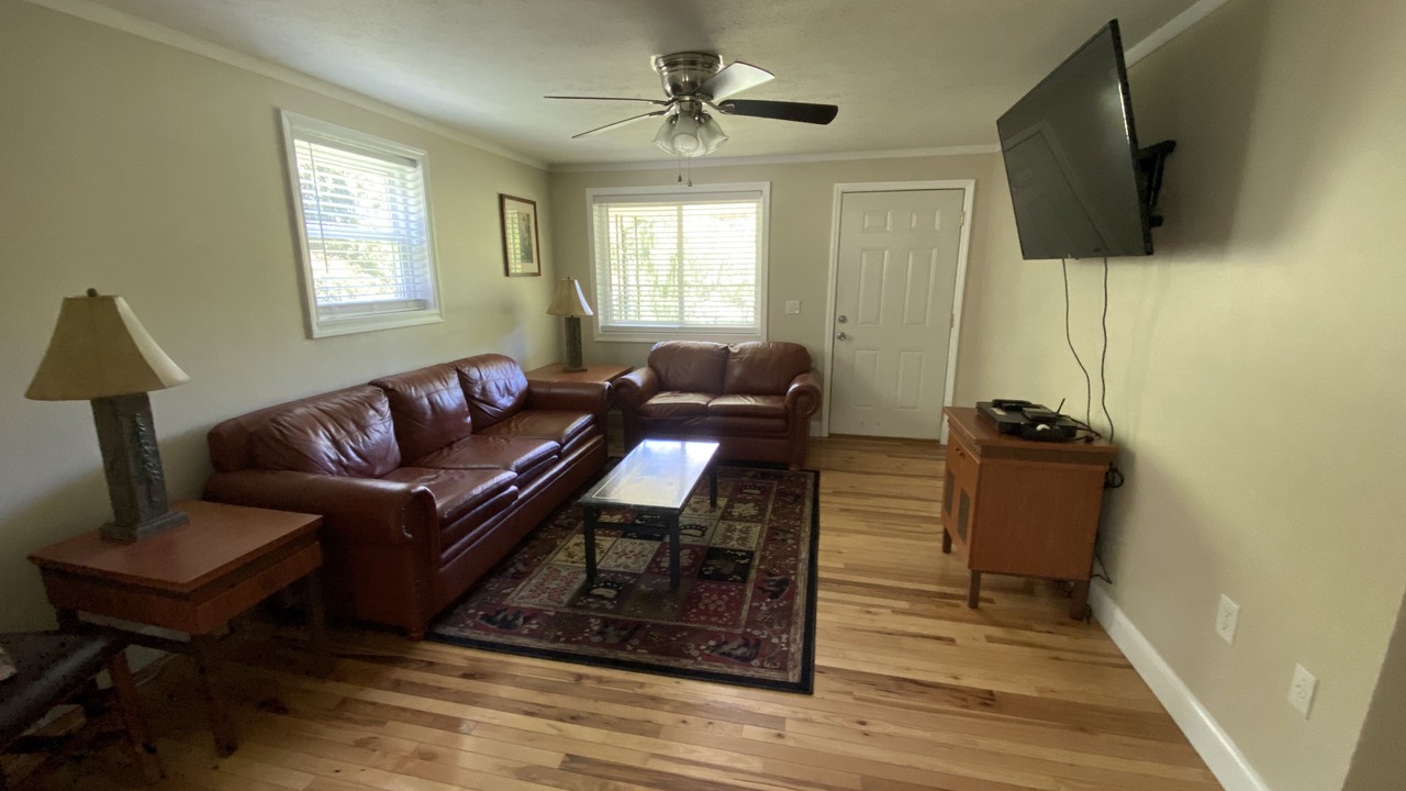Photo of Livingroom in Cosby
