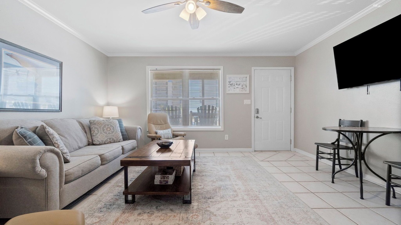 Photo of Livingroom in Ono Island