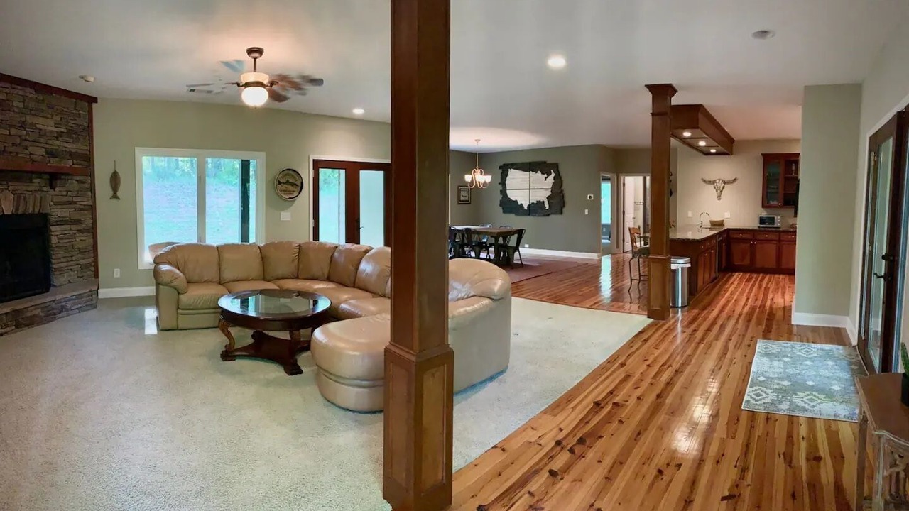 Photo of Livingroom in Canton