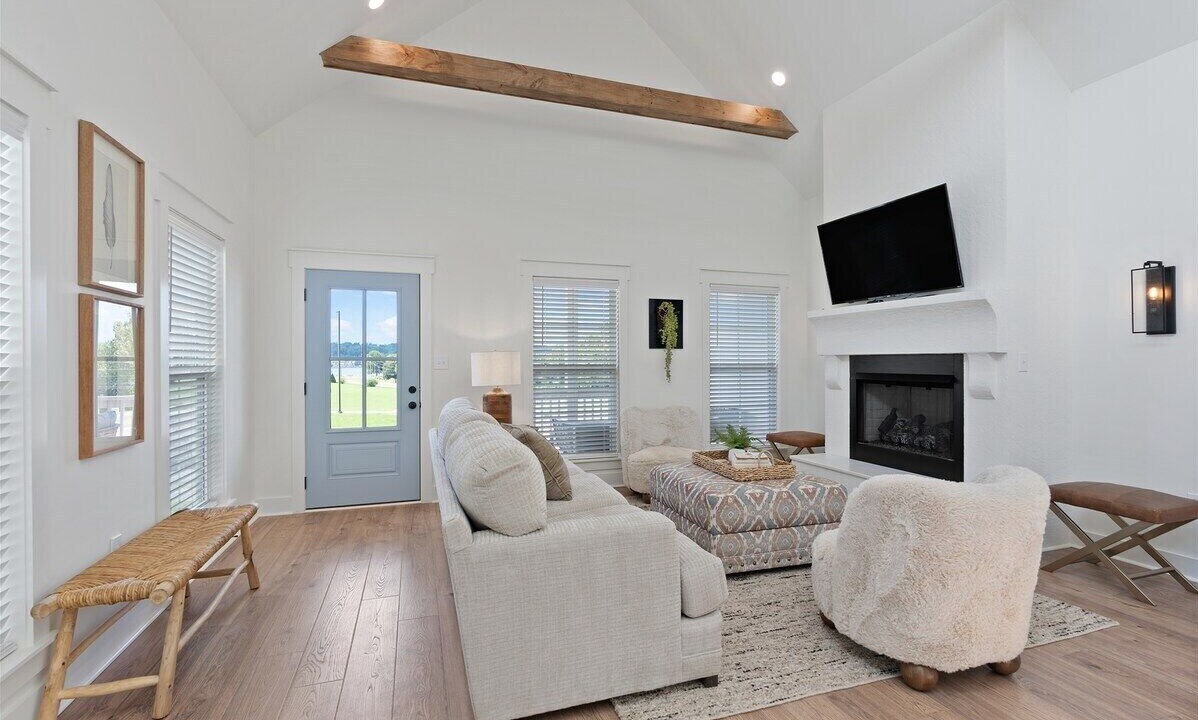 Photo of Livingroom in Guntersville