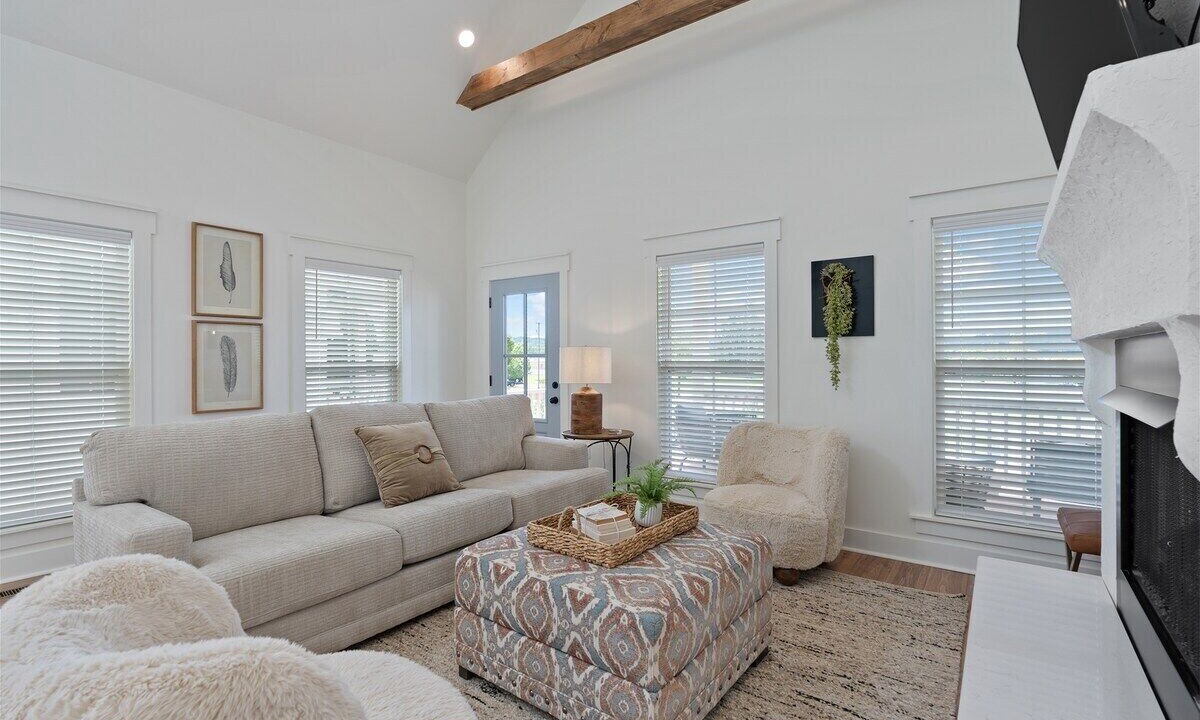 Photo of Livingroom in Guntersville