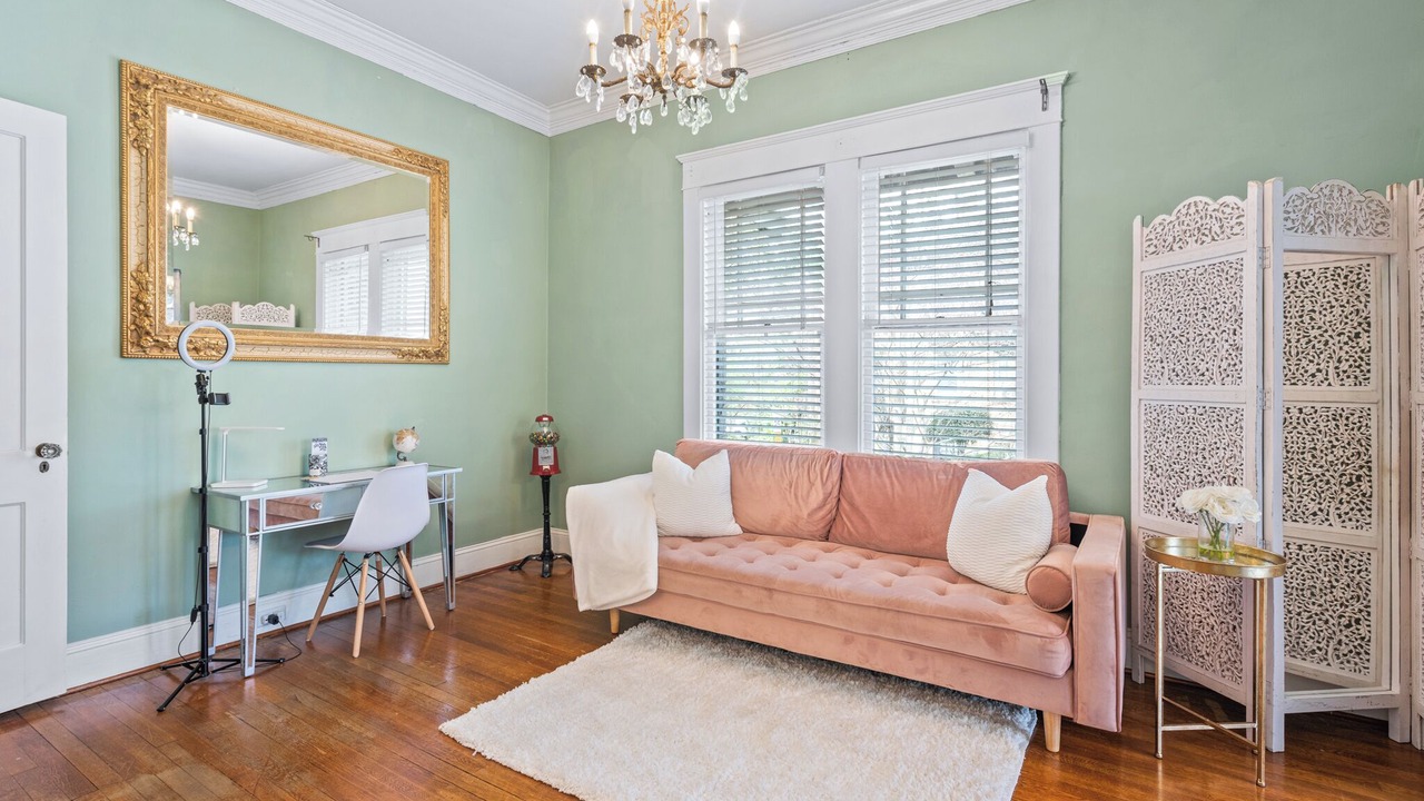 Photo of Livingroom in Virginia Highland