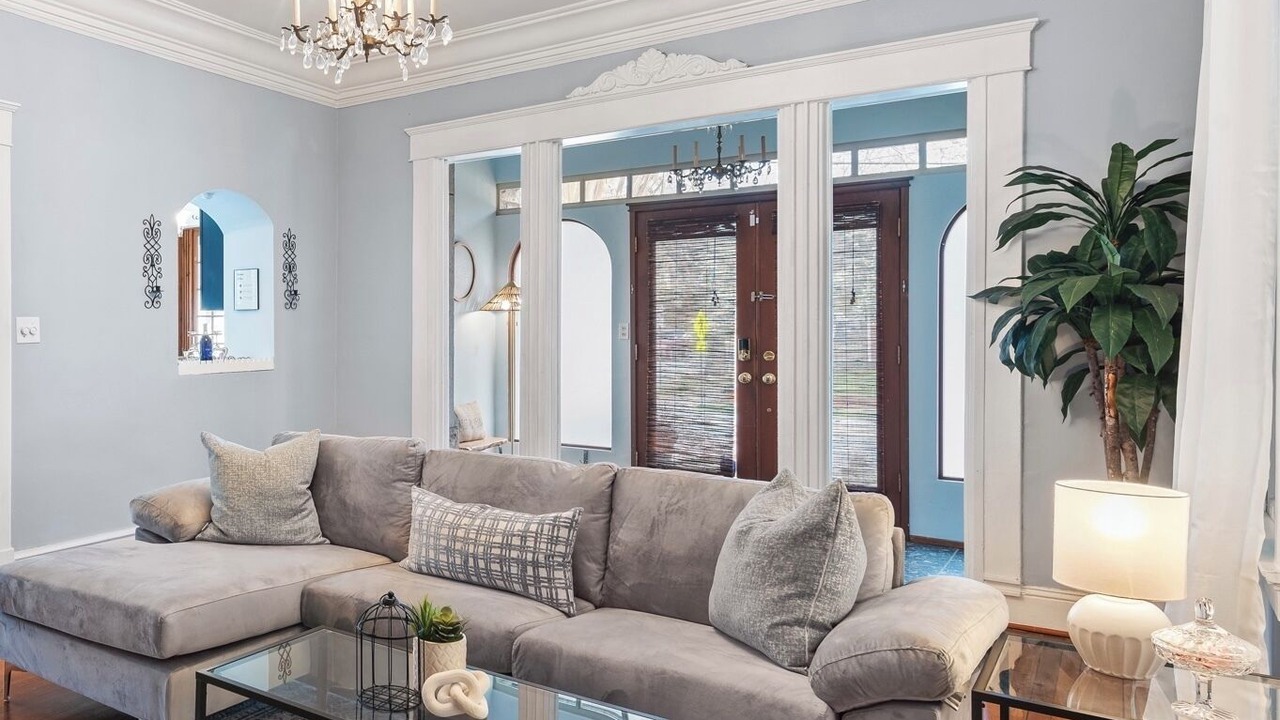 Photo of Livingroom in Virginia Highland