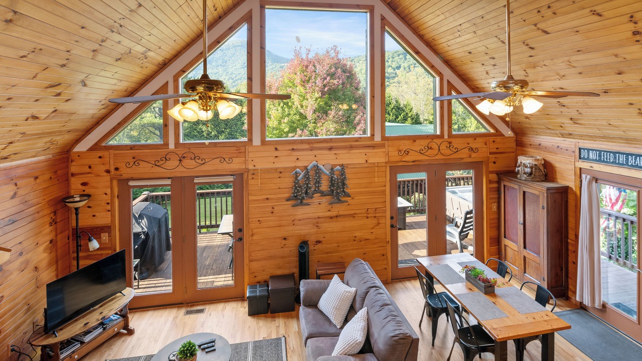 Photo of Livingroom in Maggie Valley