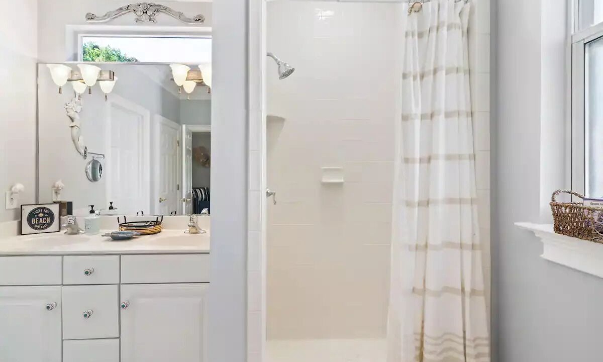Photo of Bathroom in Saint Simons Island