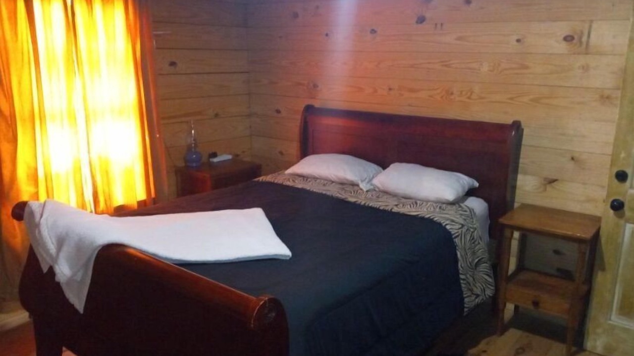 Photo of Bedroom in Guntersville