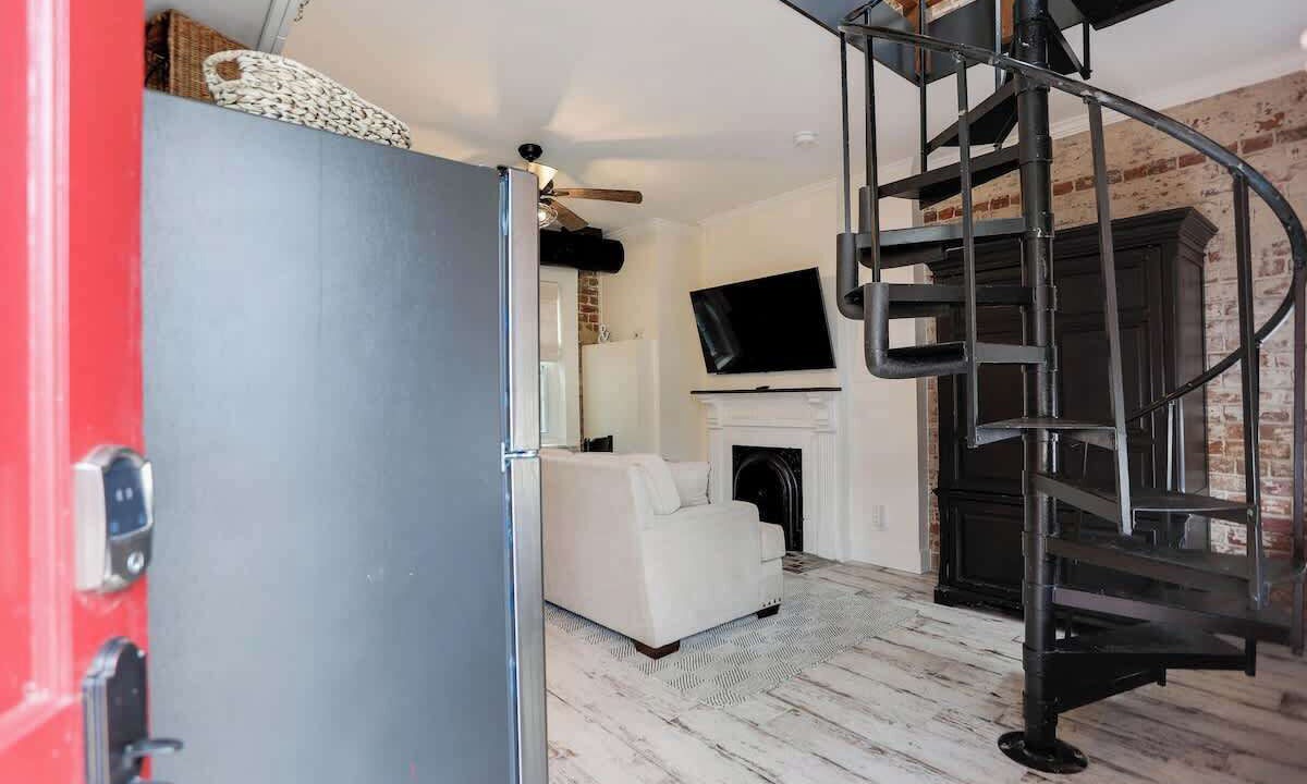 Photo of Livingroom in Historic District - North