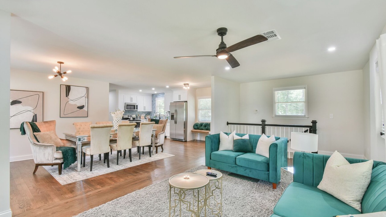 Photo of Livingroom in Addison Heights