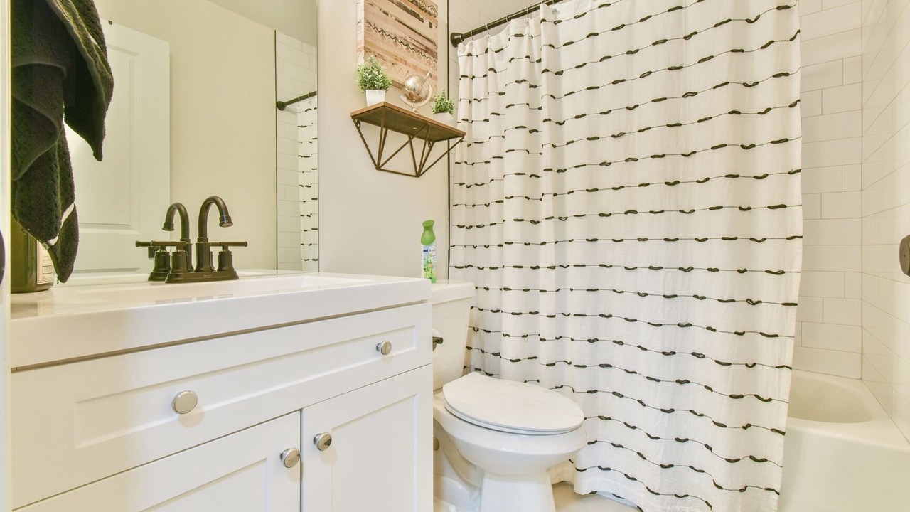 Photo of Bathroom in Addison Heights