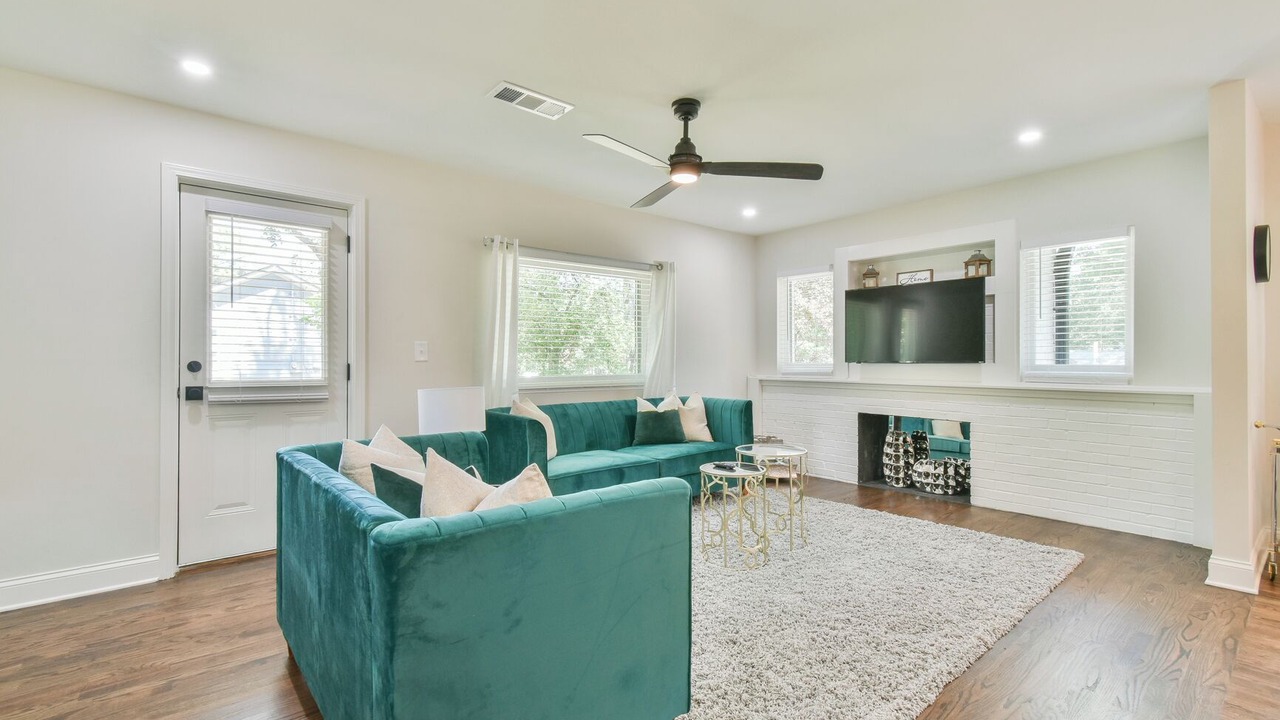 Photo of Livingroom in Addison Heights