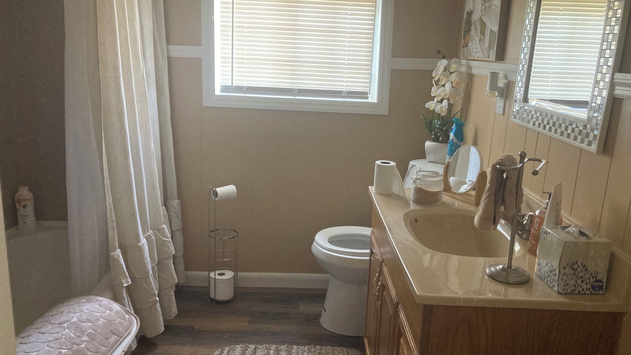 Photo of Bathroom in Kodak