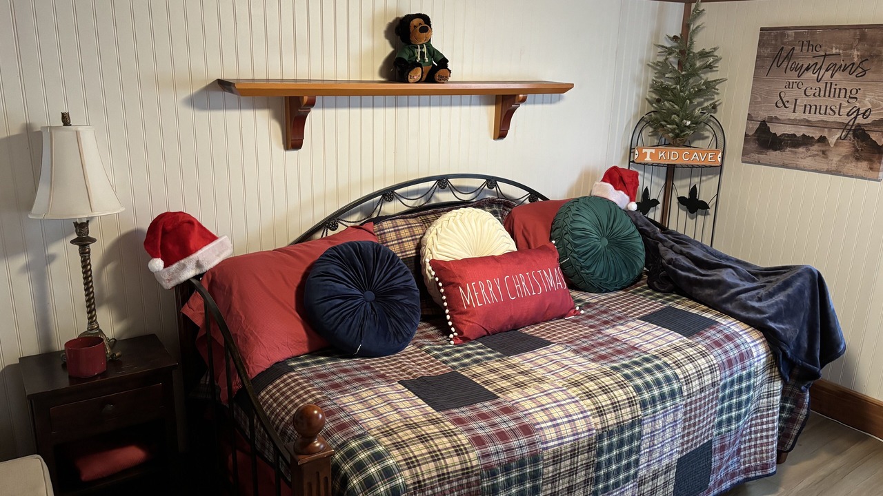Photo of Bedroom in Kodak