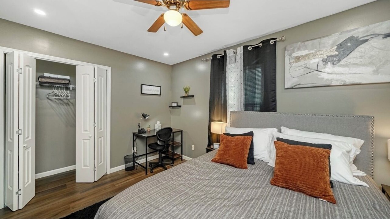 Photo of Bedroom in Normal