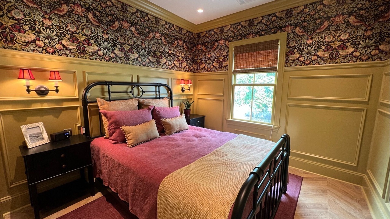 Photo of Bedroom in Metropolitan