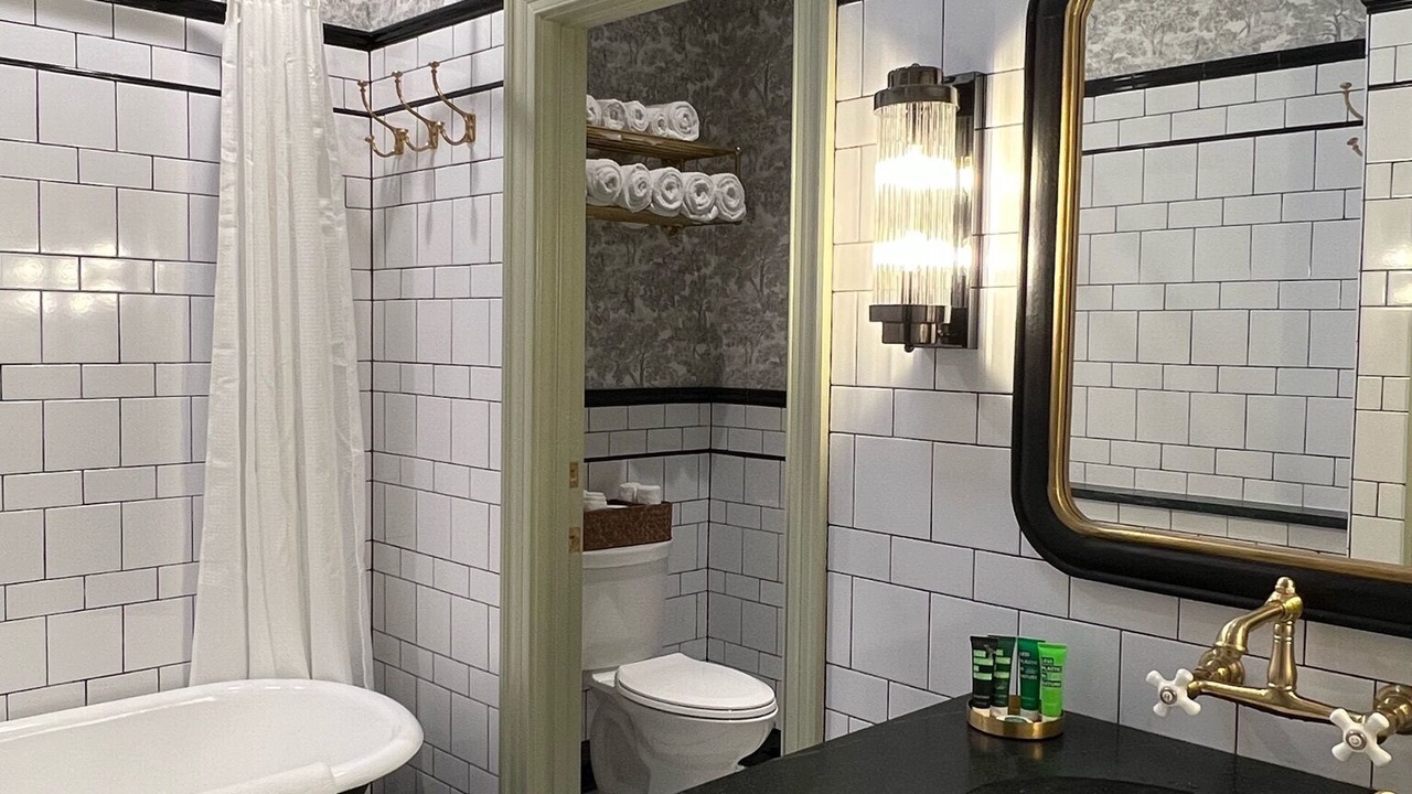 Photo of Bathroom in Metropolitan