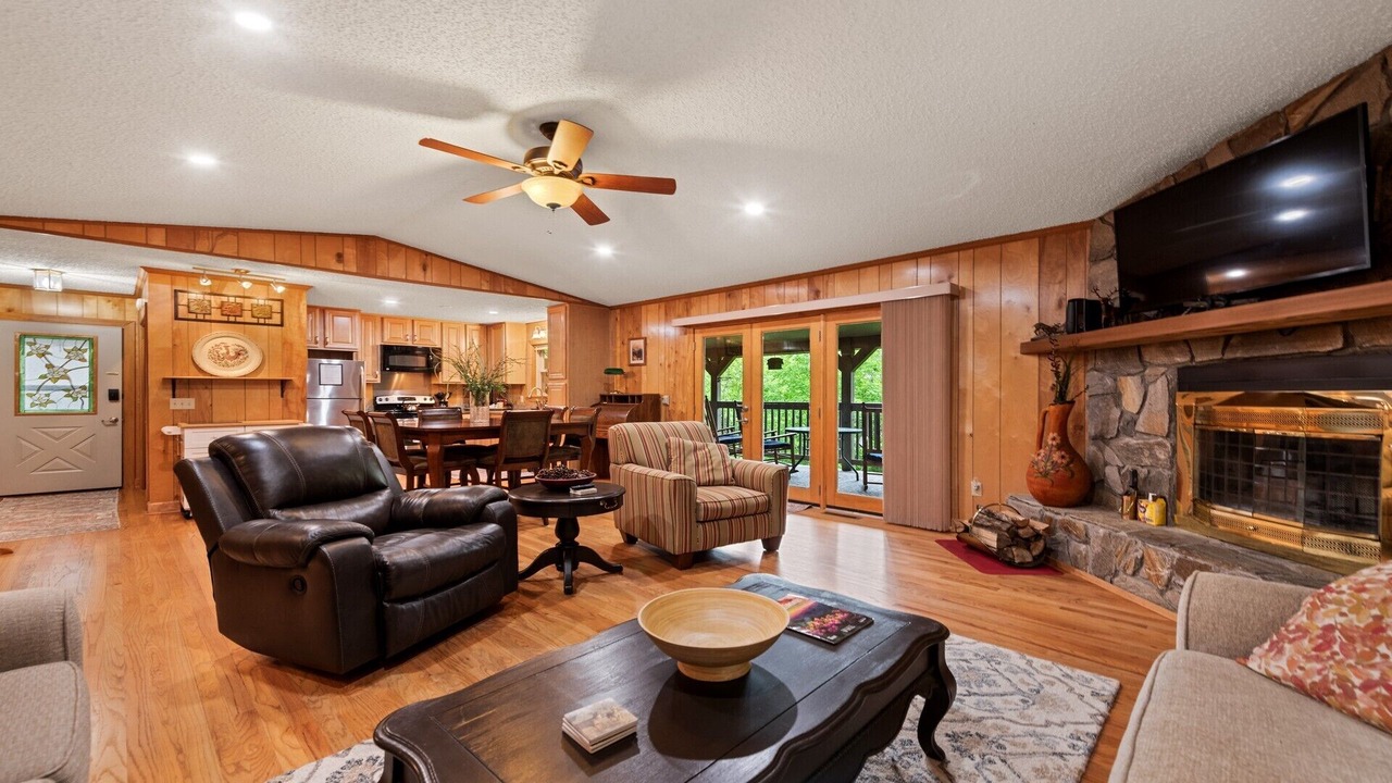 Photo of Livingroom in Maggie Valley