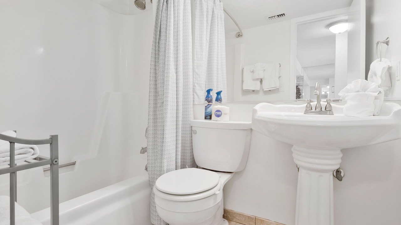 Photo of Bathroom in Orange Beach East