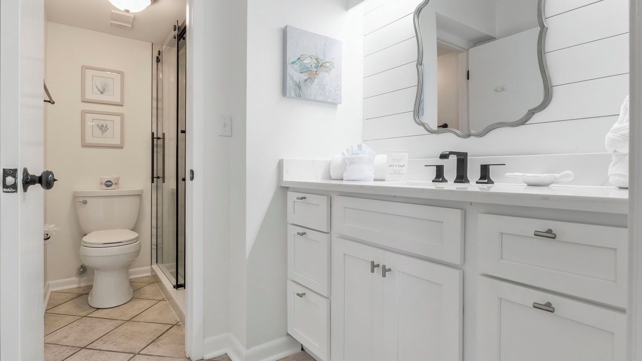 Photo of Bathroom in Orange Beach East