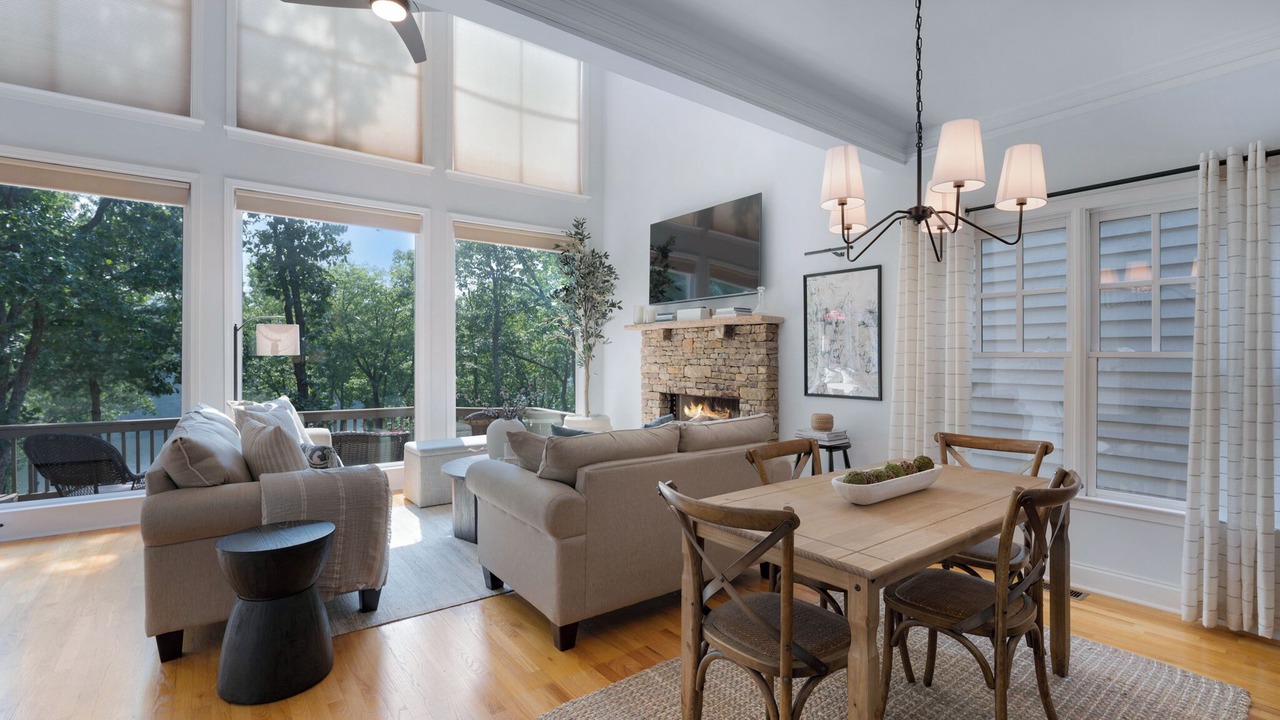 Photo of Livingroom in Big Canoe