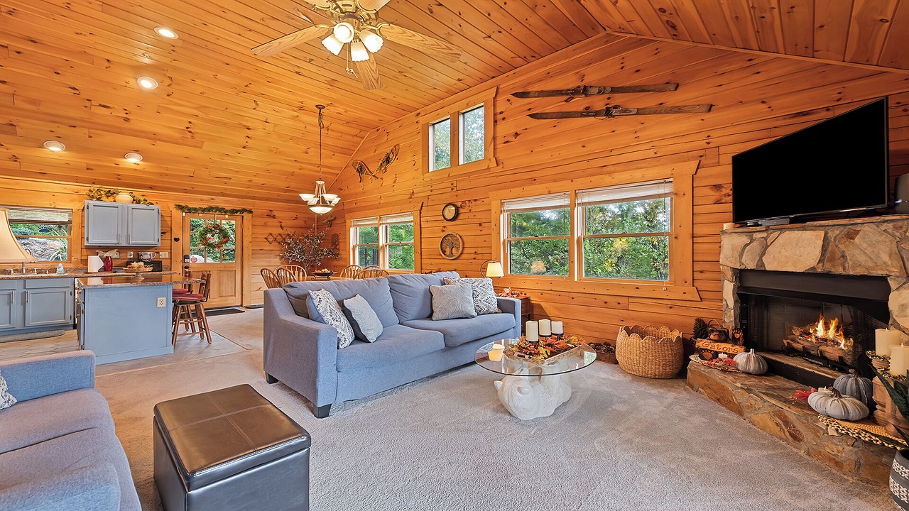 Photo of Livingroom in Maggie Valley