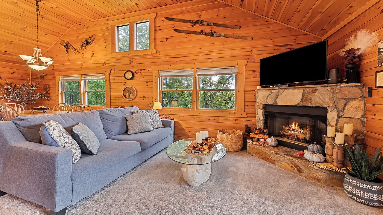 Photo of Livingroom in Maggie Valley