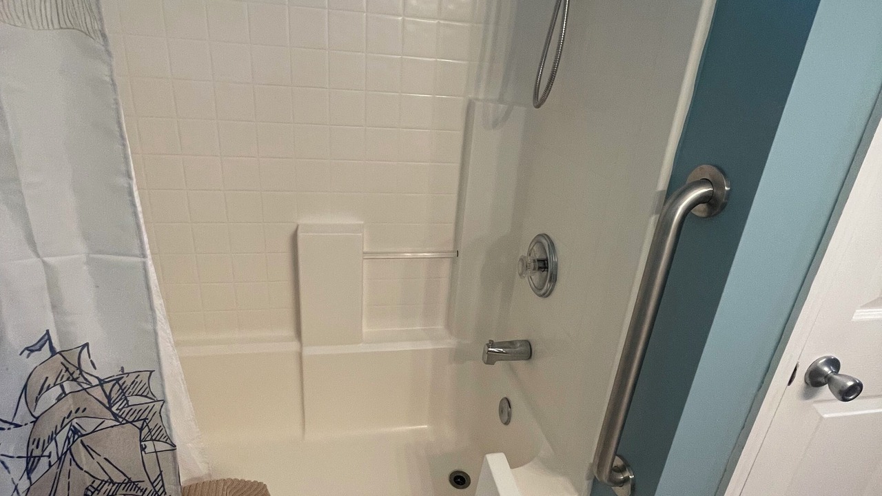 Photo of Bathroom in Dock Junction