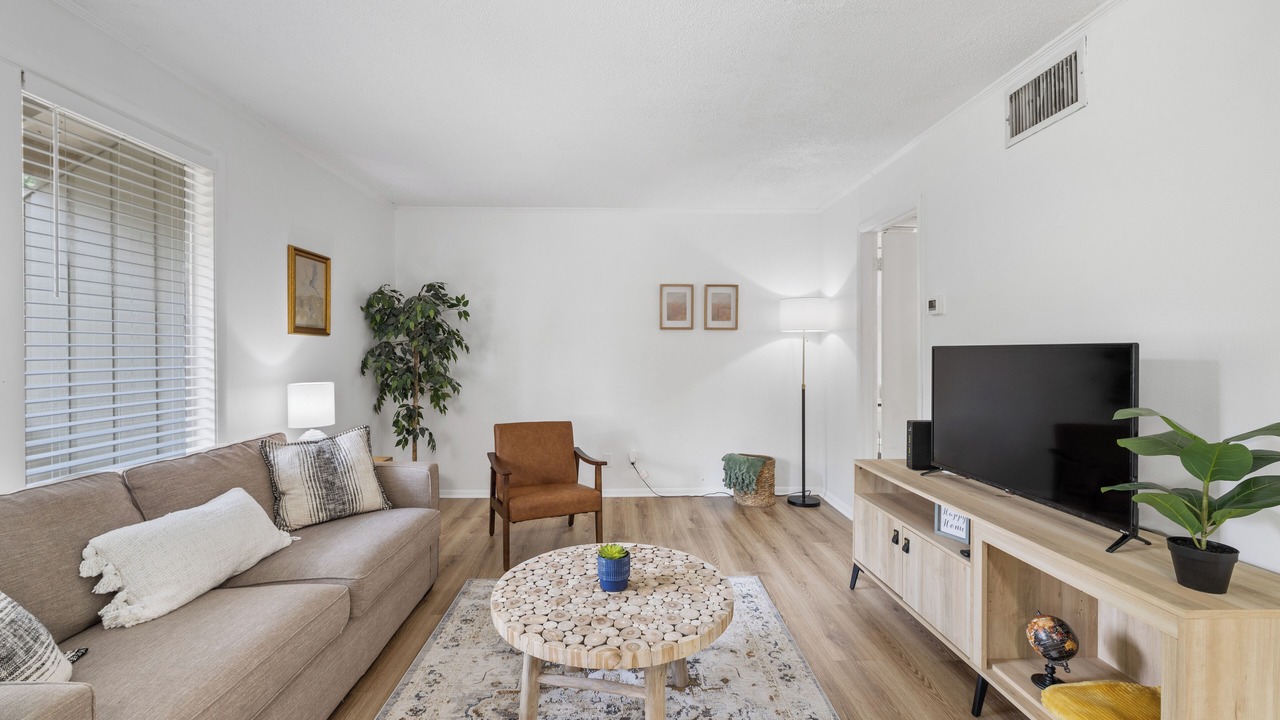 Photo of Livingroom in Daphne