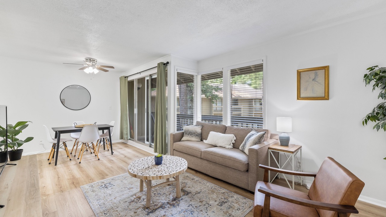 Photo of Livingroom in Daphne