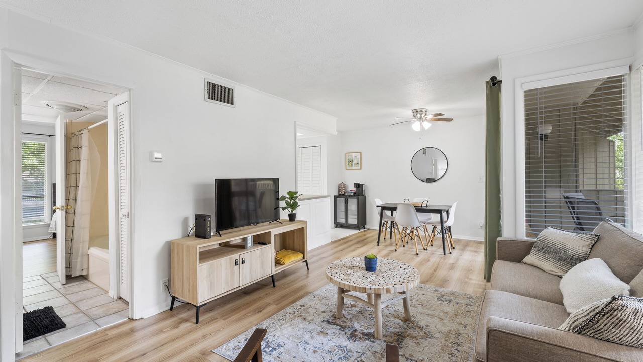Photo of Livingroom in Daphne