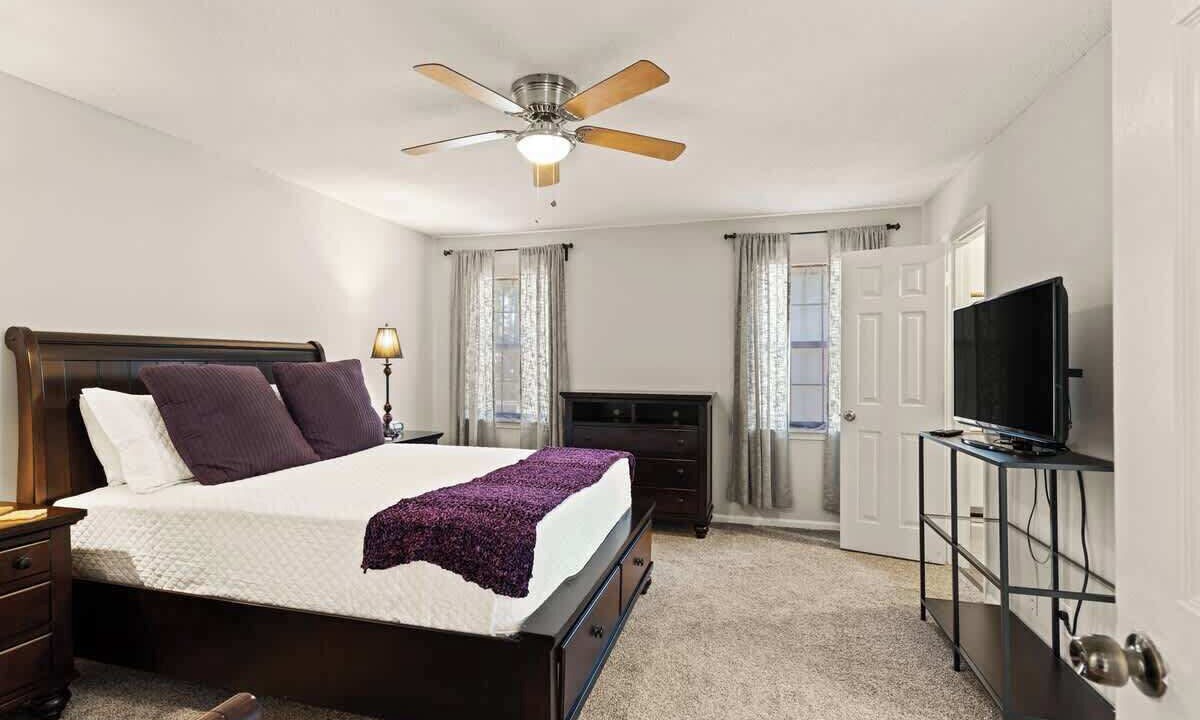 Photo of Bedroom in Country Club Estates