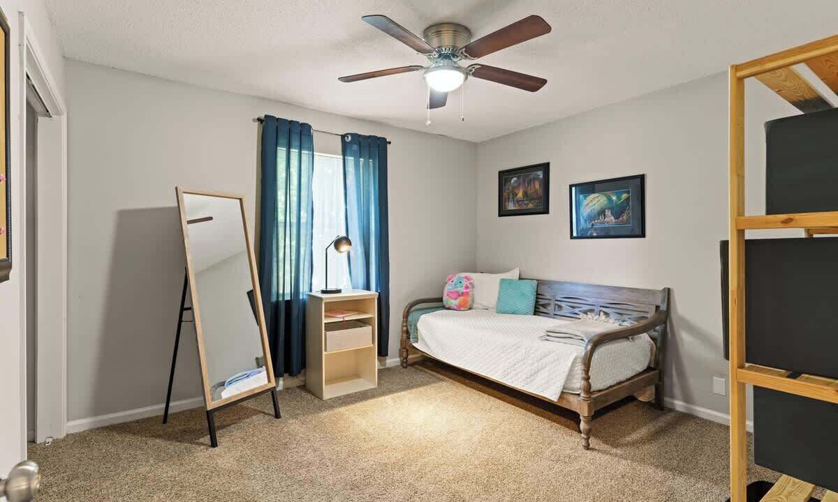 Photo of Bedroom in Country Club Estates