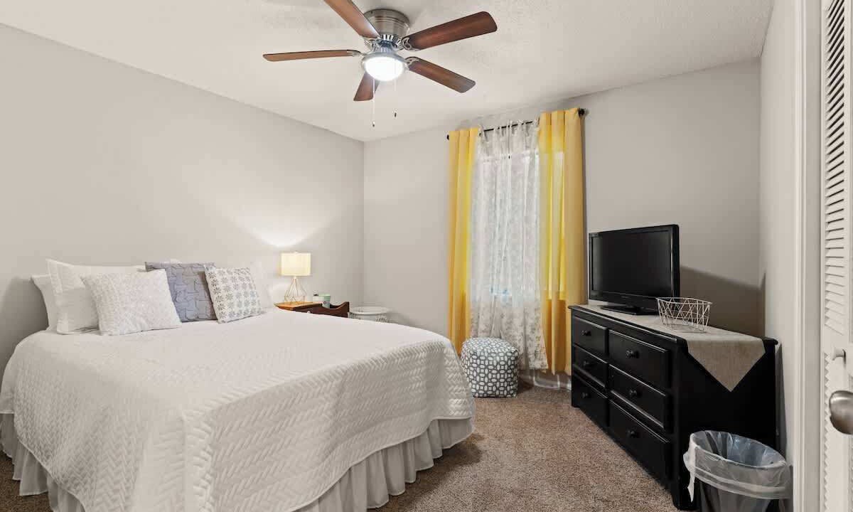 Photo of Bedroom in Country Club Estates