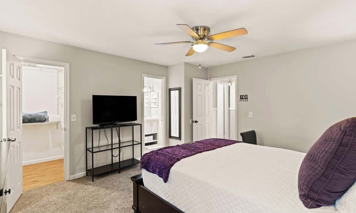 Photo of Bedroom in Country Club Estates