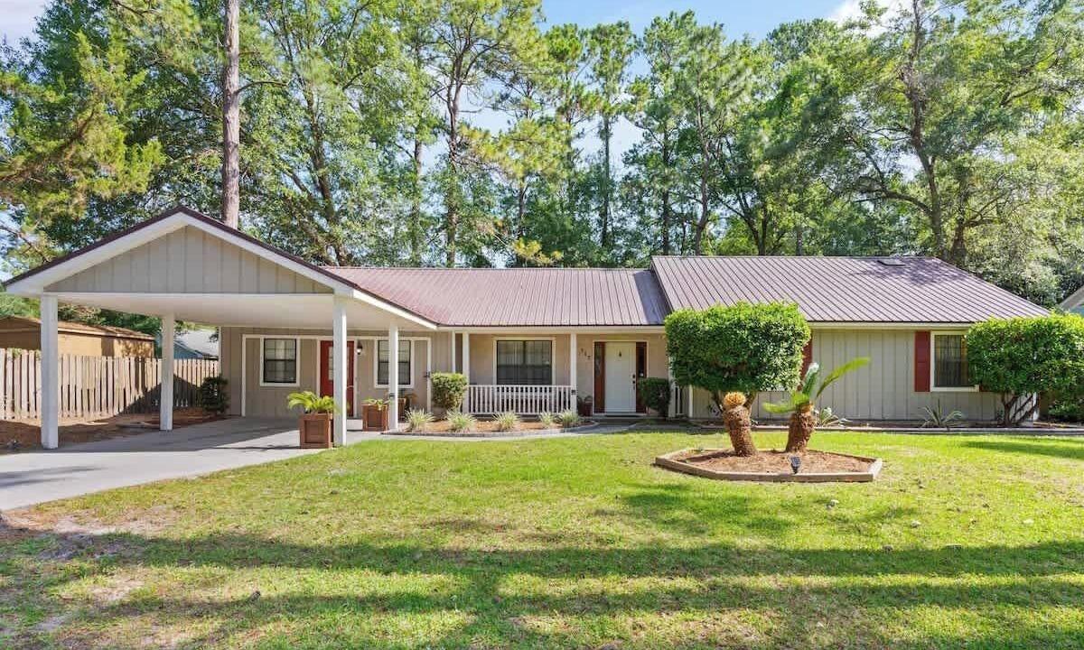 Photo of Outdoor in Country Club Estates